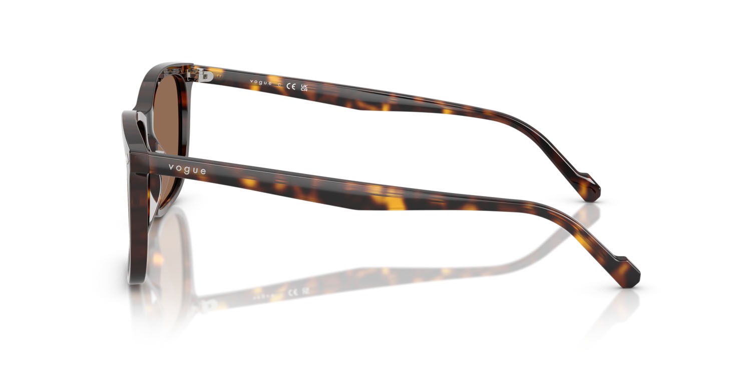 Occhiali da sole Vogue VO 5618S (W65673) colore havana scuro forma quadrato lenti marrone scuro