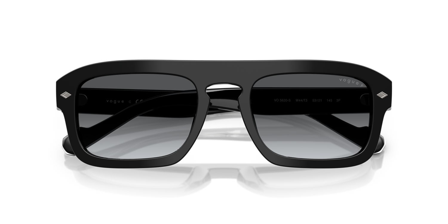 Occhiali da sole Vogue VO 5620S (W44/T3) colore nero forma irregolare lenti polarizzata grigio sfumato