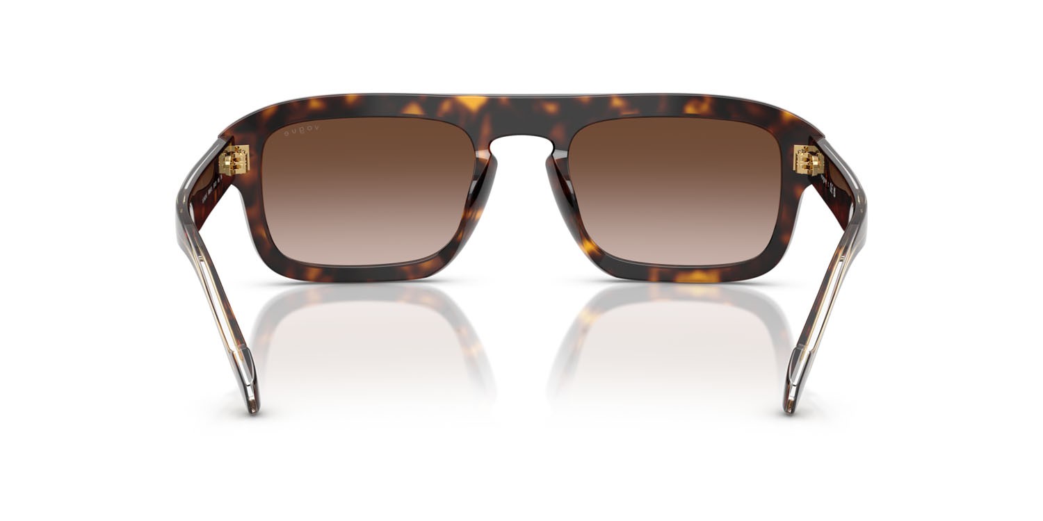 Occhiali da sole Vogue VO 5620S (W65613) colore havana scuro forma irregolare lenti marrone sfumato