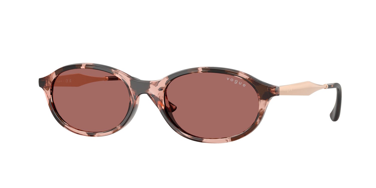 Occhiali da sole Vogue VO 5625S (319969) colore havana rosa forma ovale lenti violetto scuro