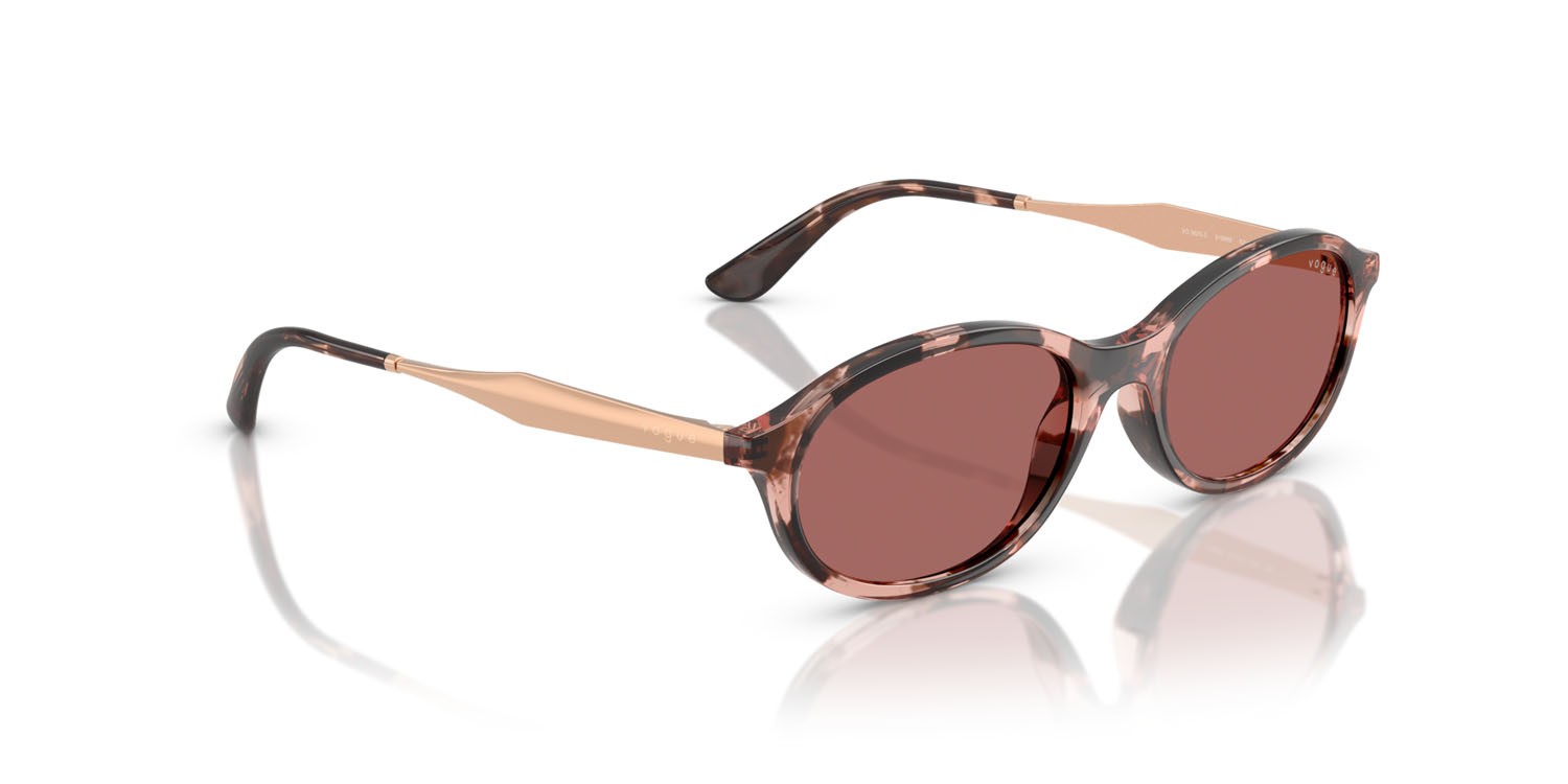 Occhiali da sole Vogue VO 5625S (319969) colore havana rosa forma ovale lenti violetto scuro
