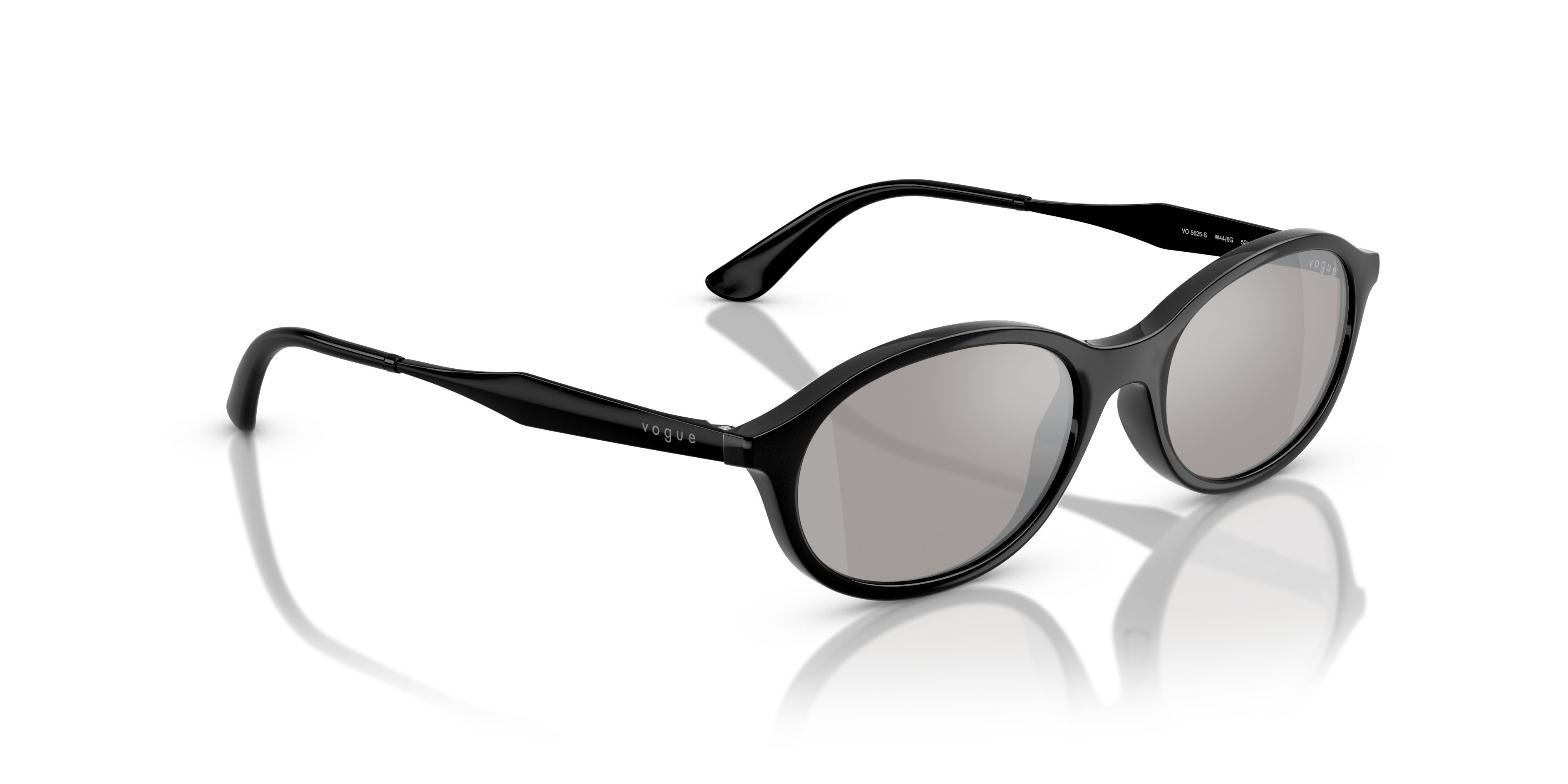 Occhiali da sole Vogue VO 5625S (W44/6G) colore nero forma ovale lenti grigio chiaro specchiato argento