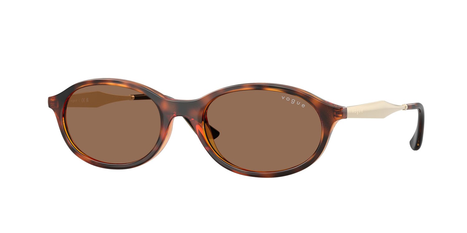 Occhiali da sole Vogue VO 5625S (W65673) colore havana scuro forma ovale lenti marrone scuro