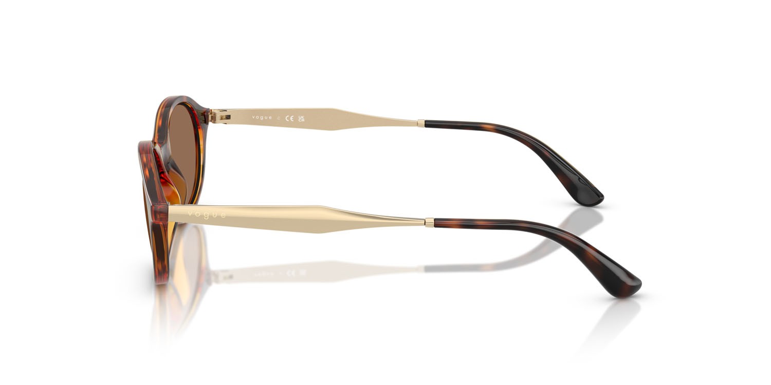 Occhiali da sole Vogue VO 5625S (W65673) colore havana scuro forma ovale lenti marrone scuro