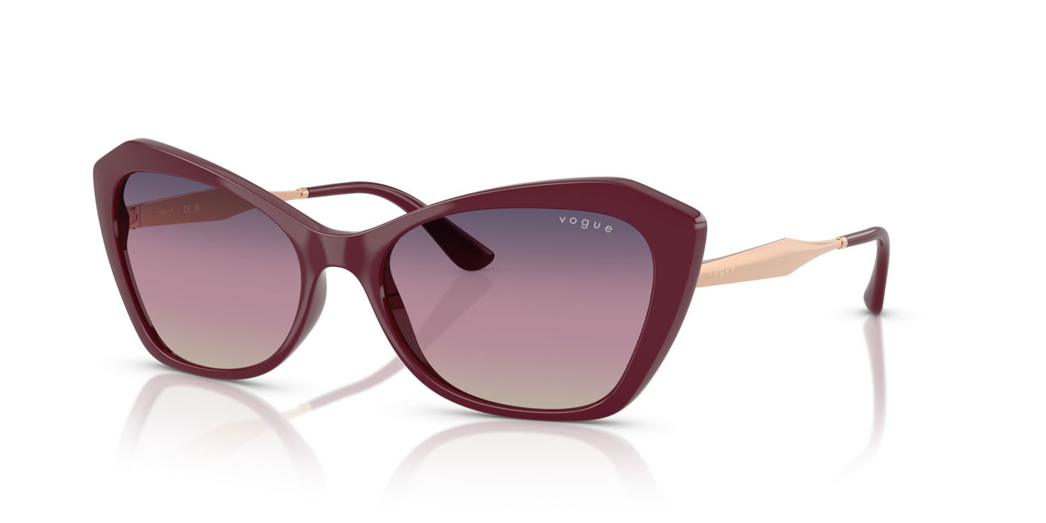 Occhiali da sole Vogue VO 5626S (2875U6) colore ciliegia full forma irregolare lenti marrone sfumato violetto sfumato blu