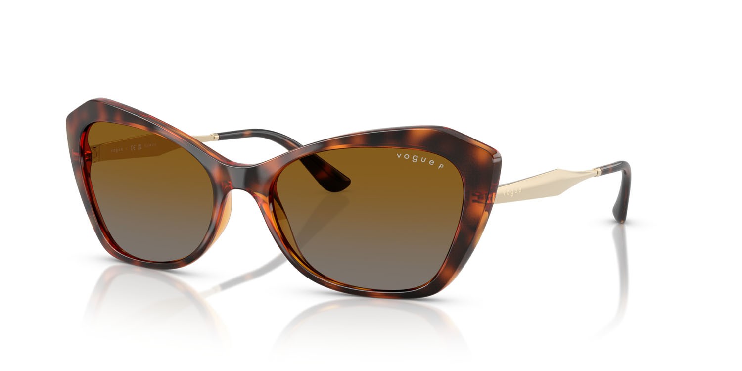 Occhiali da sole Vogue VO 5626S (W656T5) colore havana scuro forma irregolare lenti polarizzata grigio sfumato marrone