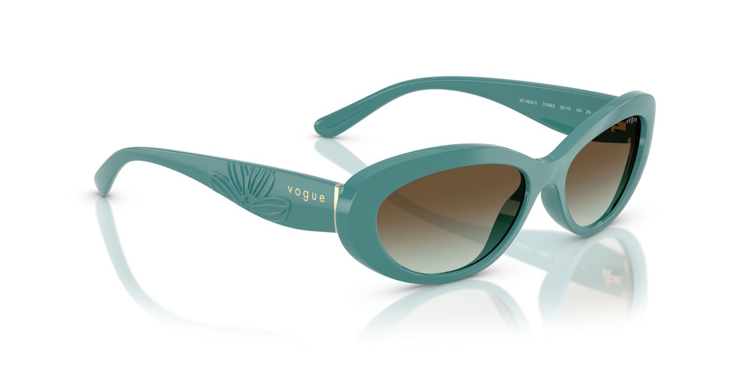 Occhiali da sole Vogue VO 5630S (3194E8) colore petrolio chiaro forma ovale lenti verde sfumato marrone