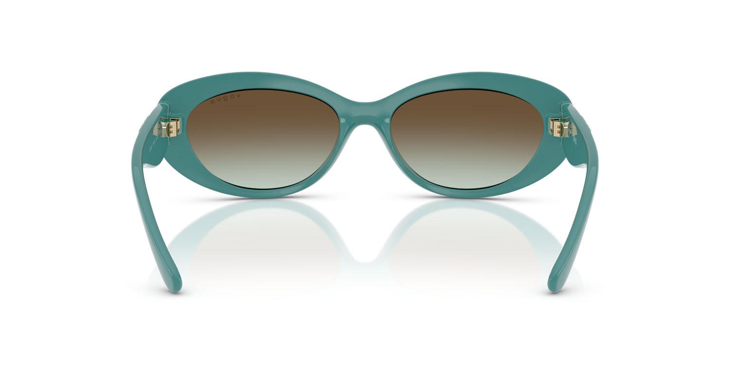 Occhiali da sole Vogue VO 5630S (3194E8) colore petrolio chiaro forma ovale lenti verde sfumato marrone