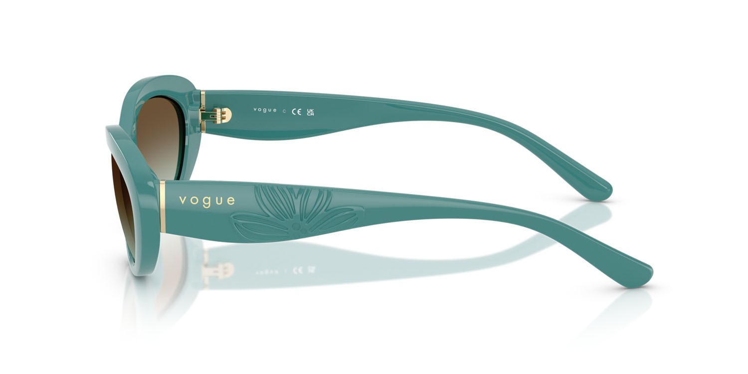 Occhiali da sole Vogue VO 5630S (3194E8) colore petrolio chiaro forma ovale lenti verde sfumato marrone