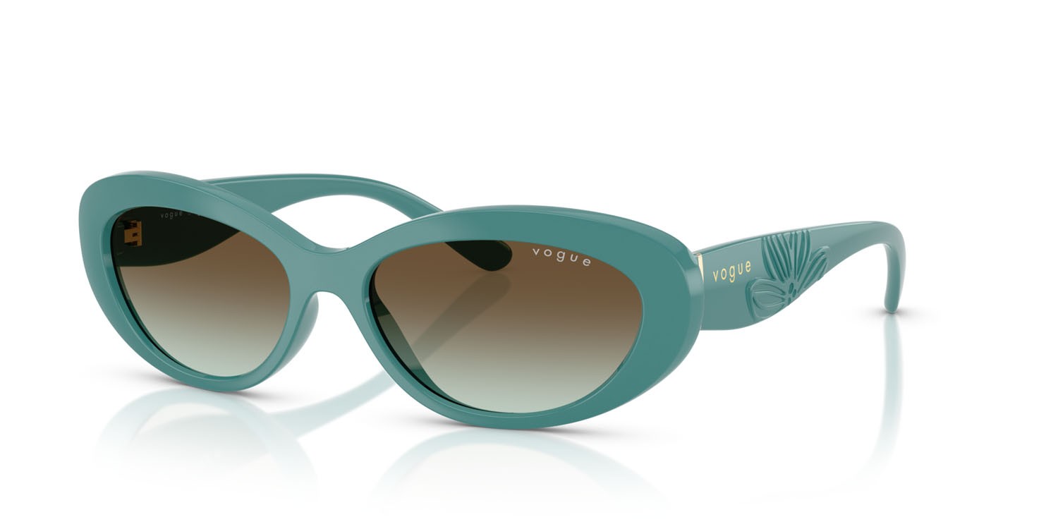 Occhiali da sole Vogue VO 5630S (3194E8) colore petrolio chiaro forma ovale lenti verde sfumato marrone