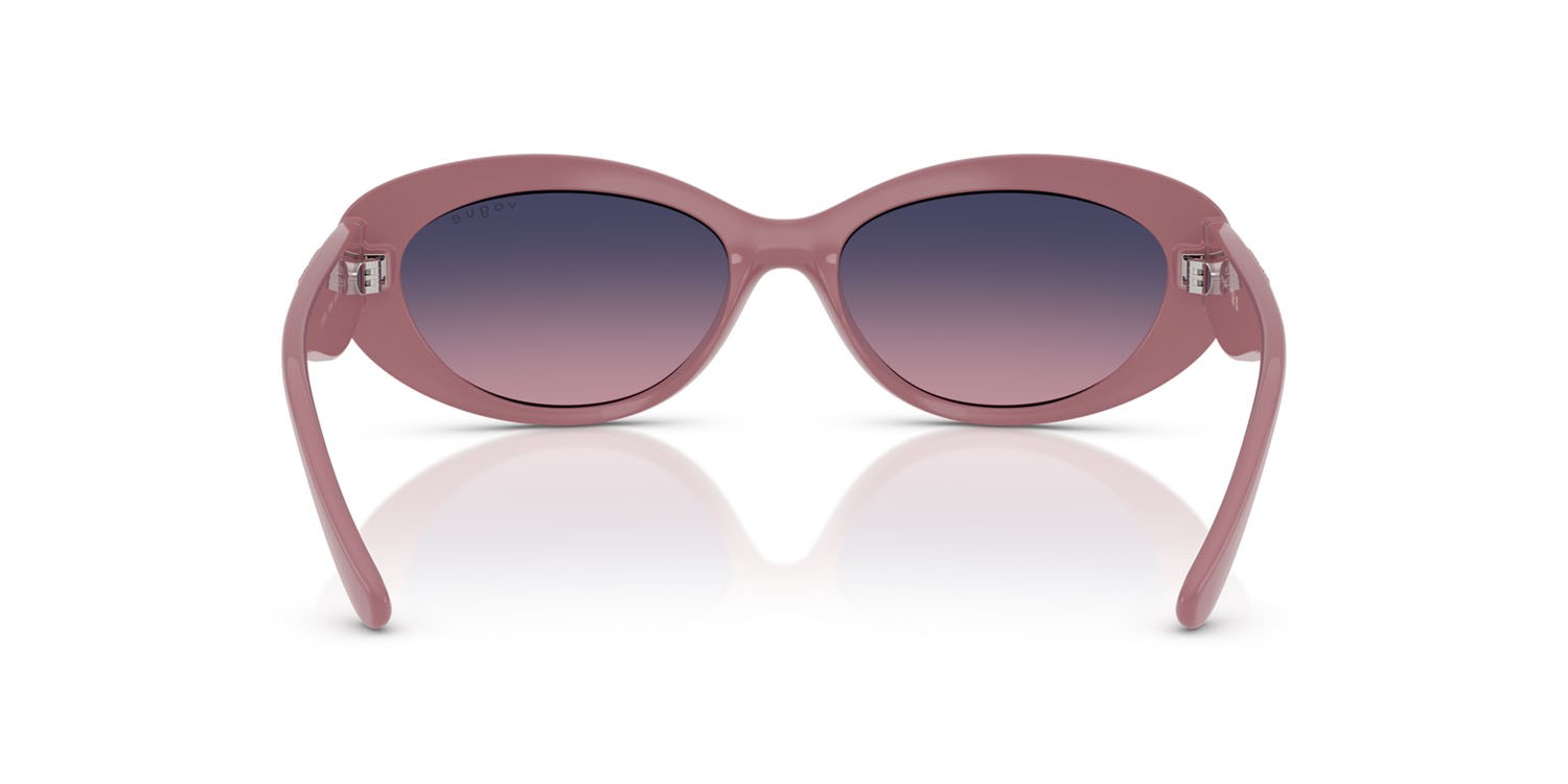 Occhiali da sole Vogue VO 5630S (3195I6) colore rosa antico scuro forma ovale lenti rosa sfumato blu
