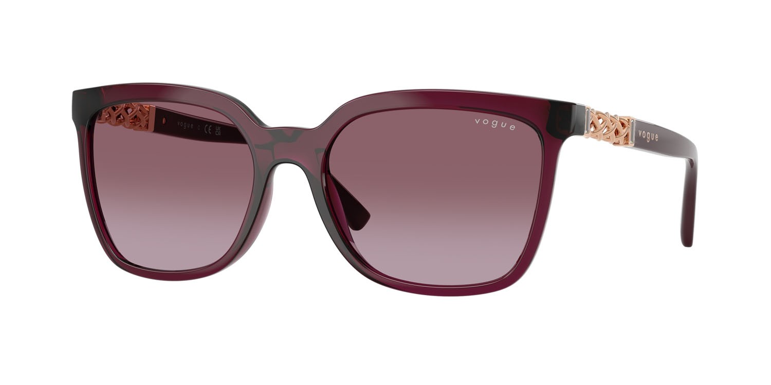 Occhiali da sole Vogue VO 5633SB (29898H) colore rosso ciliegia trasparente forma quadrato lenti violetto sfumato