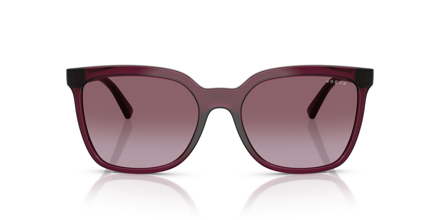 Occhiali da sole Vogue VO 5633SB (29898H) colore rosso ciliegia trasparente forma quadrato lenti violetto sfumato