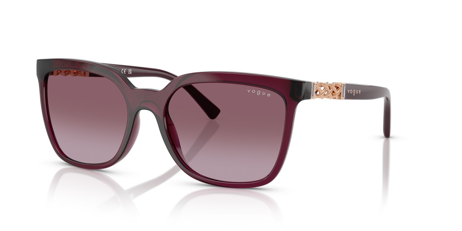Occhiali da sole Vogue VO 5633SB (29898H) colore rosso ciliegia trasparente forma quadrato lenti violetto sfumato