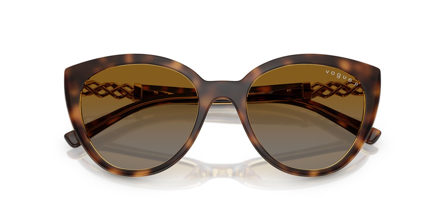 Occhiali da sole Vogue VO 5634SB (1508T5) colore havana scuro striato forma cat eye lenti polarizzata grigio sfumato marrone