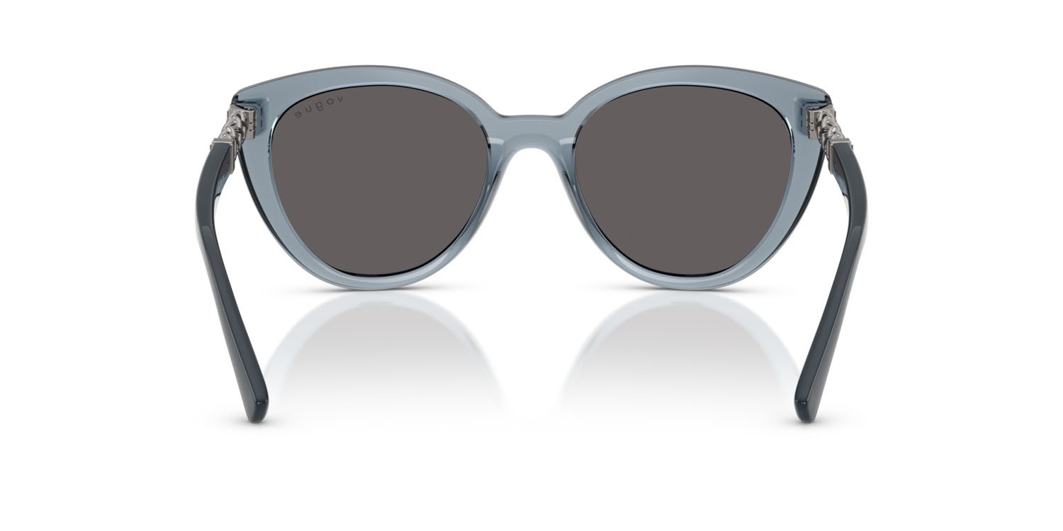 Occhiali da sole Vogue VO 5634SB (296687) colore azzurro trasparente forma cat eye lenti nero/grigio fumo