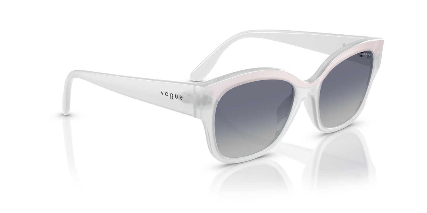 Occhiali da sole Vogue VO 5638SU (32204L) colore top bianco/latte opalino forma farfalla lenti blu sfumato grigio