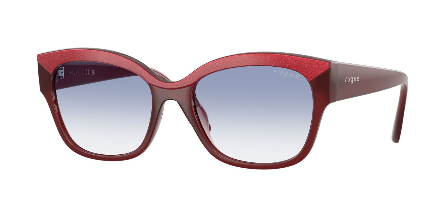 Occhiali da sole Vogue VO 5638SU (322119) colore top rosso/rosso opalino forma farfalla lenti trasparente sfumato azzurro