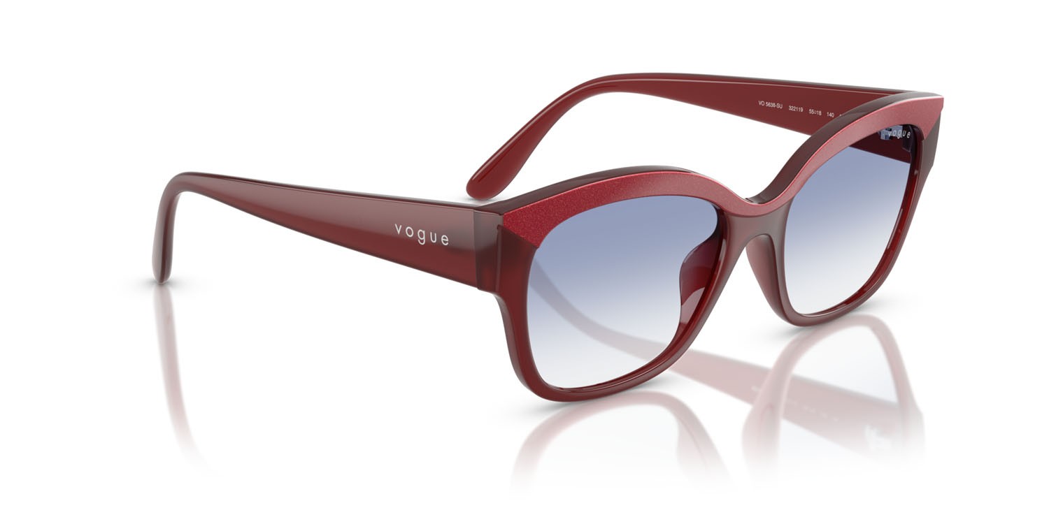 Occhiali da sole Vogue VO 5638SU (322119) colore top rosso/rosso opalino forma farfalla lenti trasparente sfumato azzurro