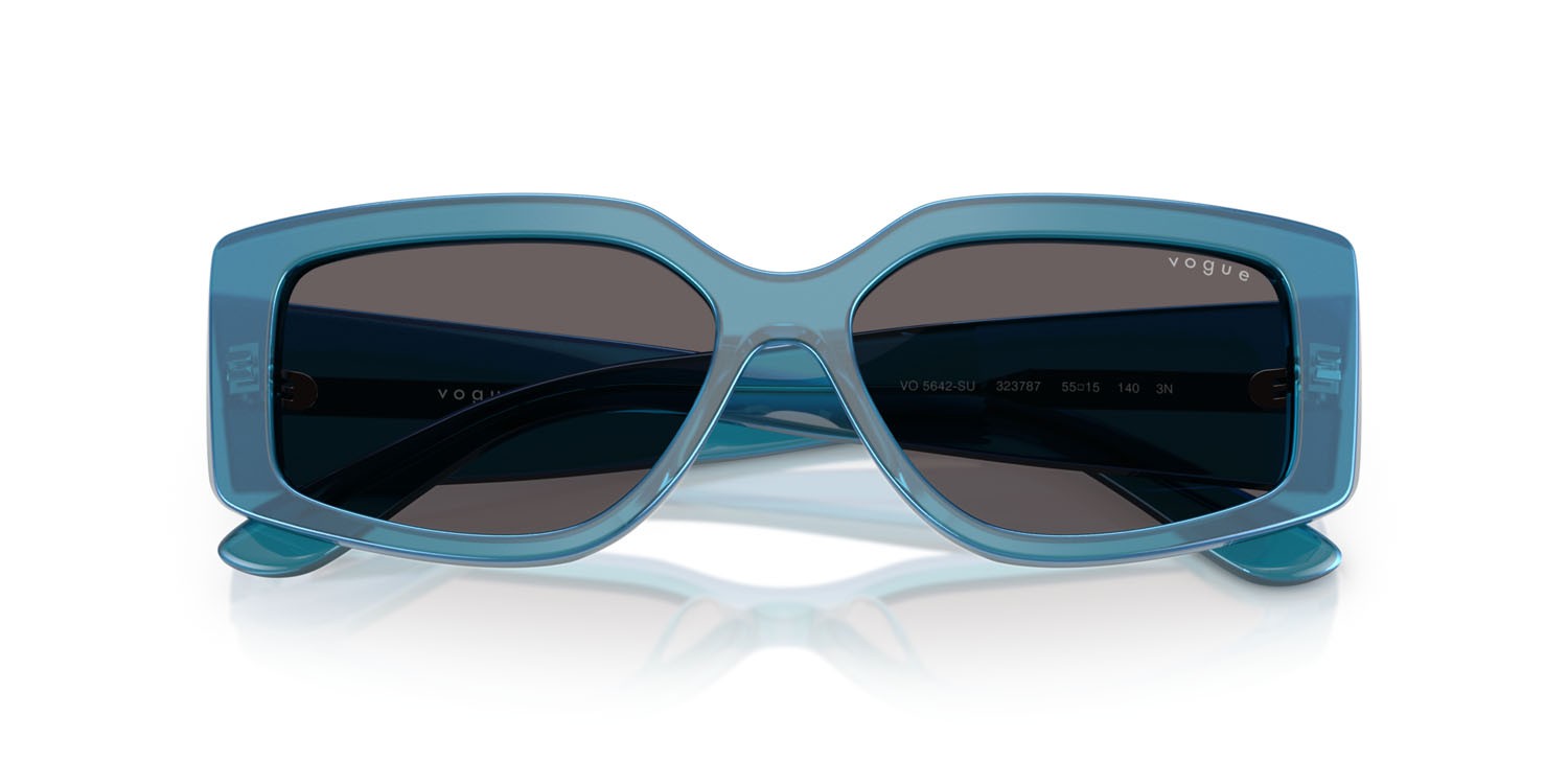 Sunglasses Vogue VO 5642SU (323787) color blu perlato trasparente shape rectangle lenses nero/grigio fumo