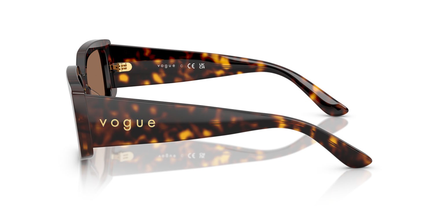 Occhiali da sole Vogue VO 5642SU (W65673) colore havana scuro forma rettangolare lenti marrone scuro