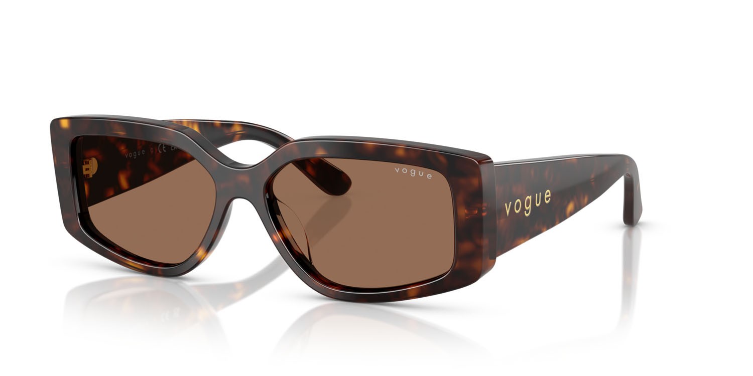 Occhiali da sole Vogue VO 5642SU (W65673) colore havana scuro forma rettangolare lenti marrone scuro