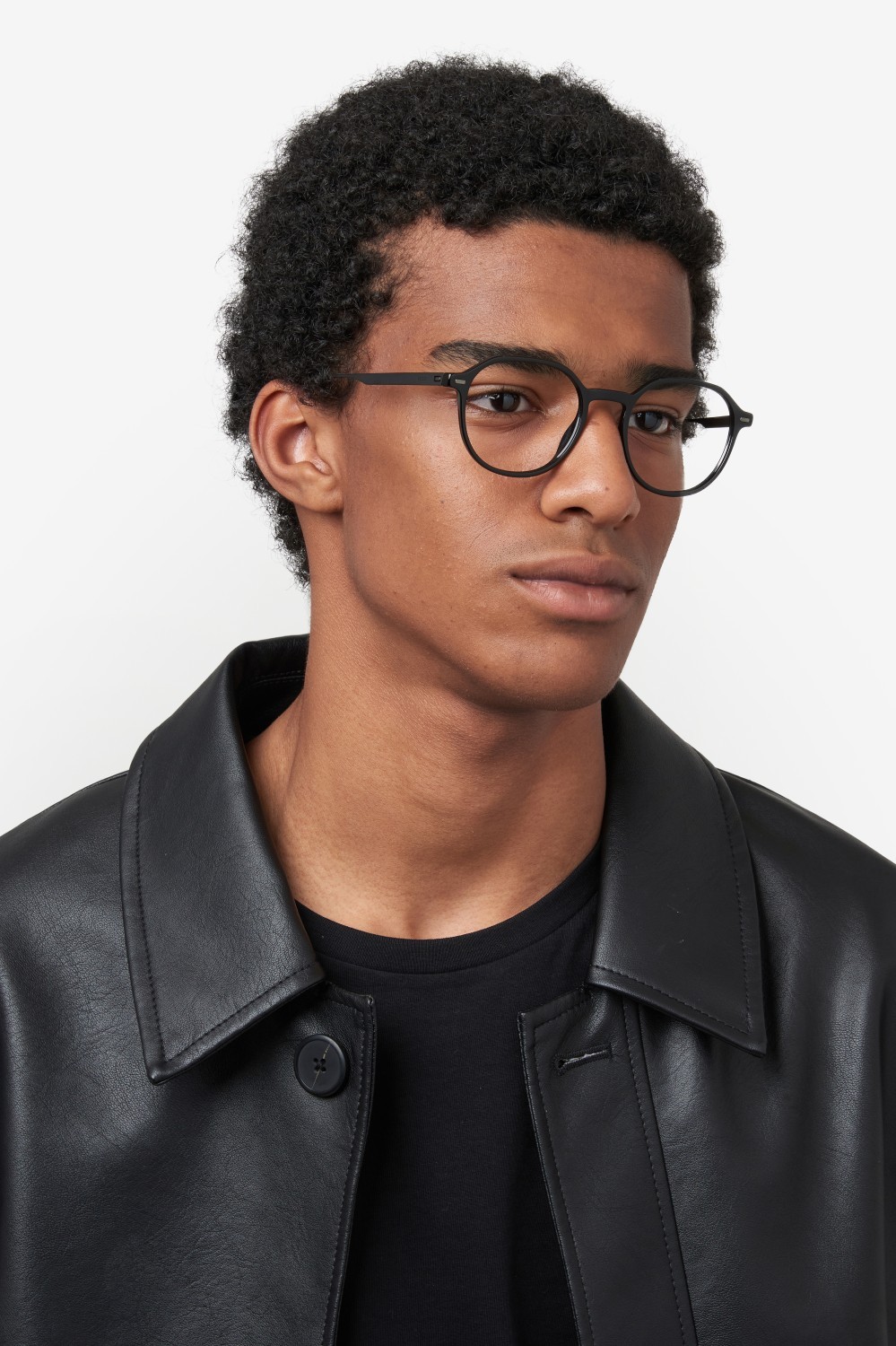 Eyeglasses Hugo Boss 1697 108854 807 color black shape round lenses transparent