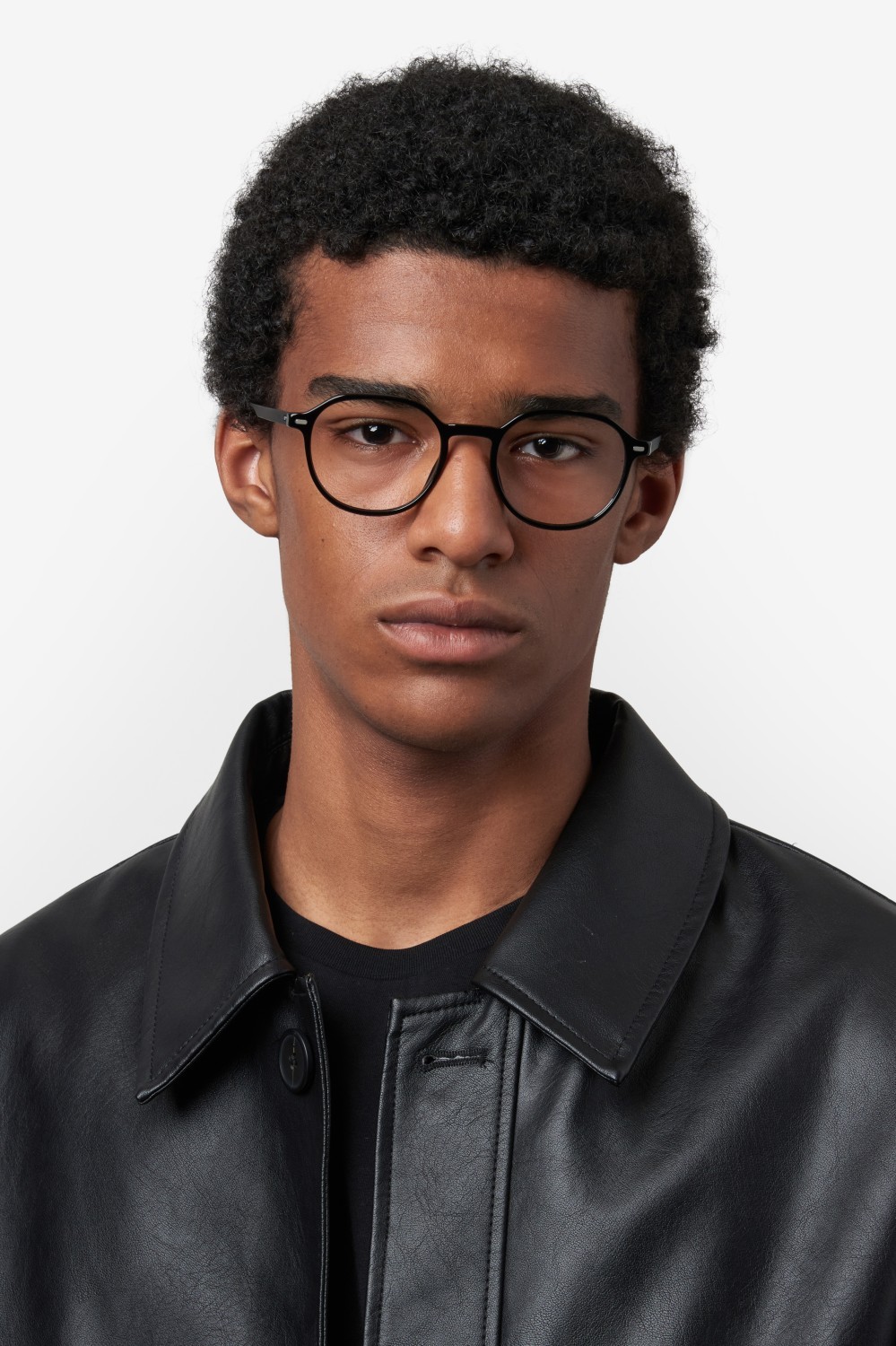 Eyeglasses Hugo Boss 1697 108854 807 color black shape round lenses transparent