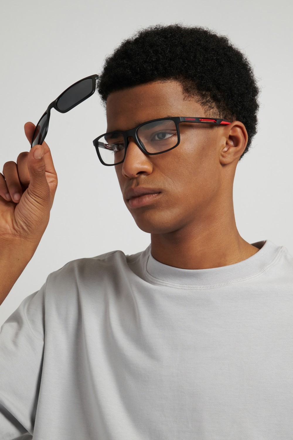 Brillen Carrera Ca 8933/C 111653 BLX farbe matte black red form rechteckig gläser grey polarized