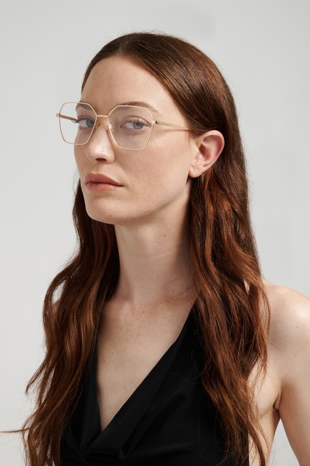 Eyeglasses Hugo Boss 1946 111766 000 color rose gold shape square 