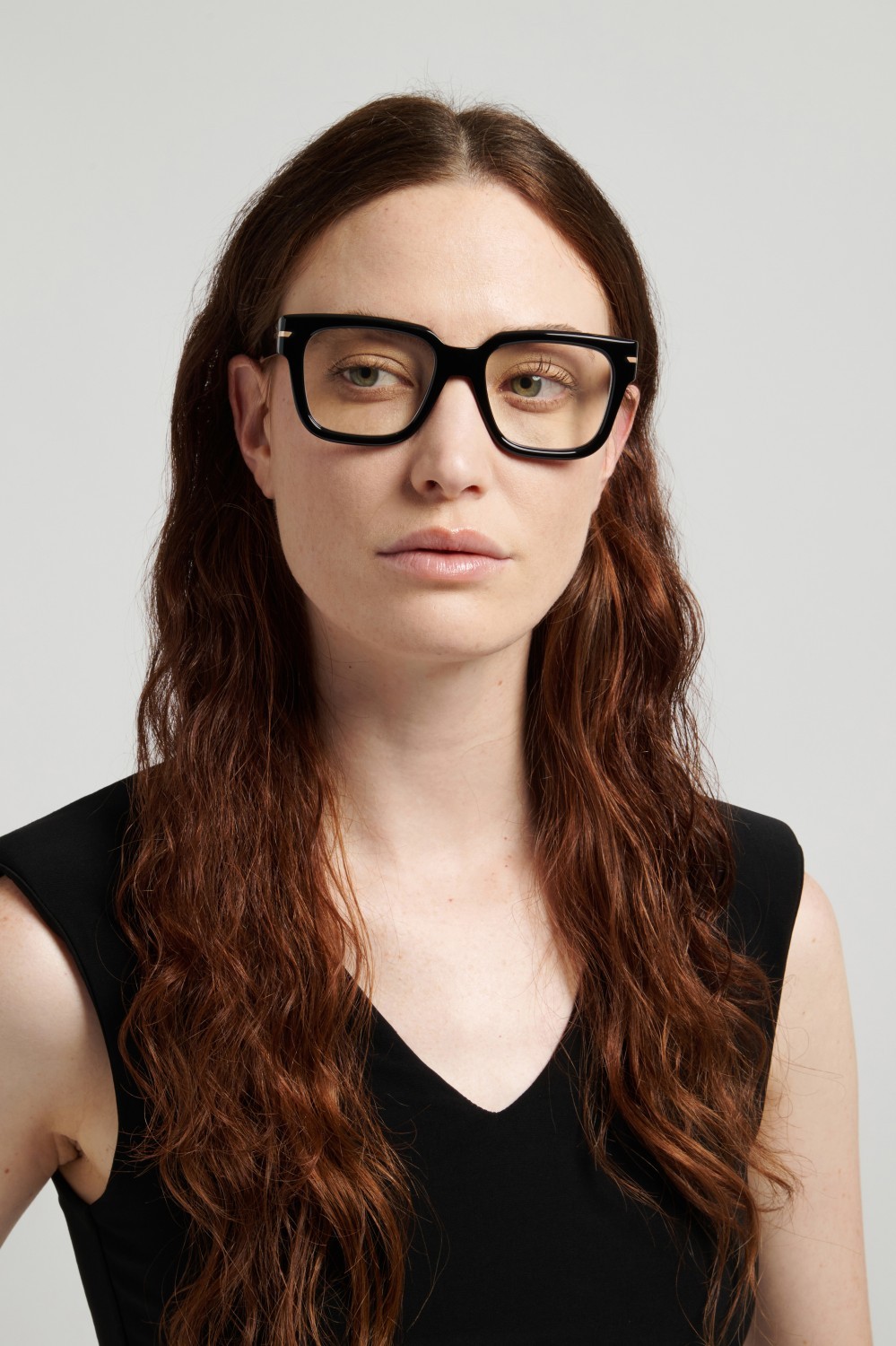 Eyeglasses Victoria Beckham Vb 7011 111858 807 color black shape square lenses violet mirror