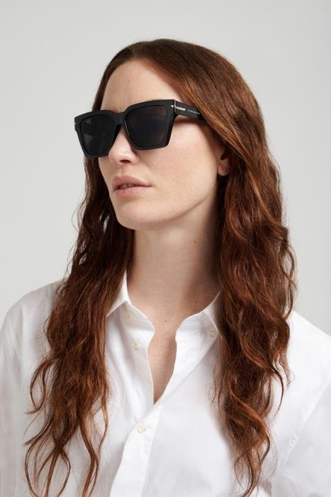 Eyeglasses Victoria Beckham Vb 7009/C 111866 807 color black shape rectangle lenses grey polarized