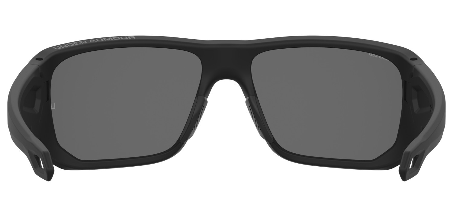 Occhiali da sole Under Armour Ua Attack Md 207180 003 6C colore matte black forma rettangolare lenti grey polarized  oleophobic