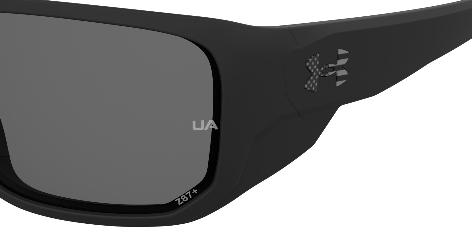 Occhiali da sole Under Armour Ua Attack Md 207180 003 6C colore matte black forma rettangolare lenti grey polarized  oleophobic
