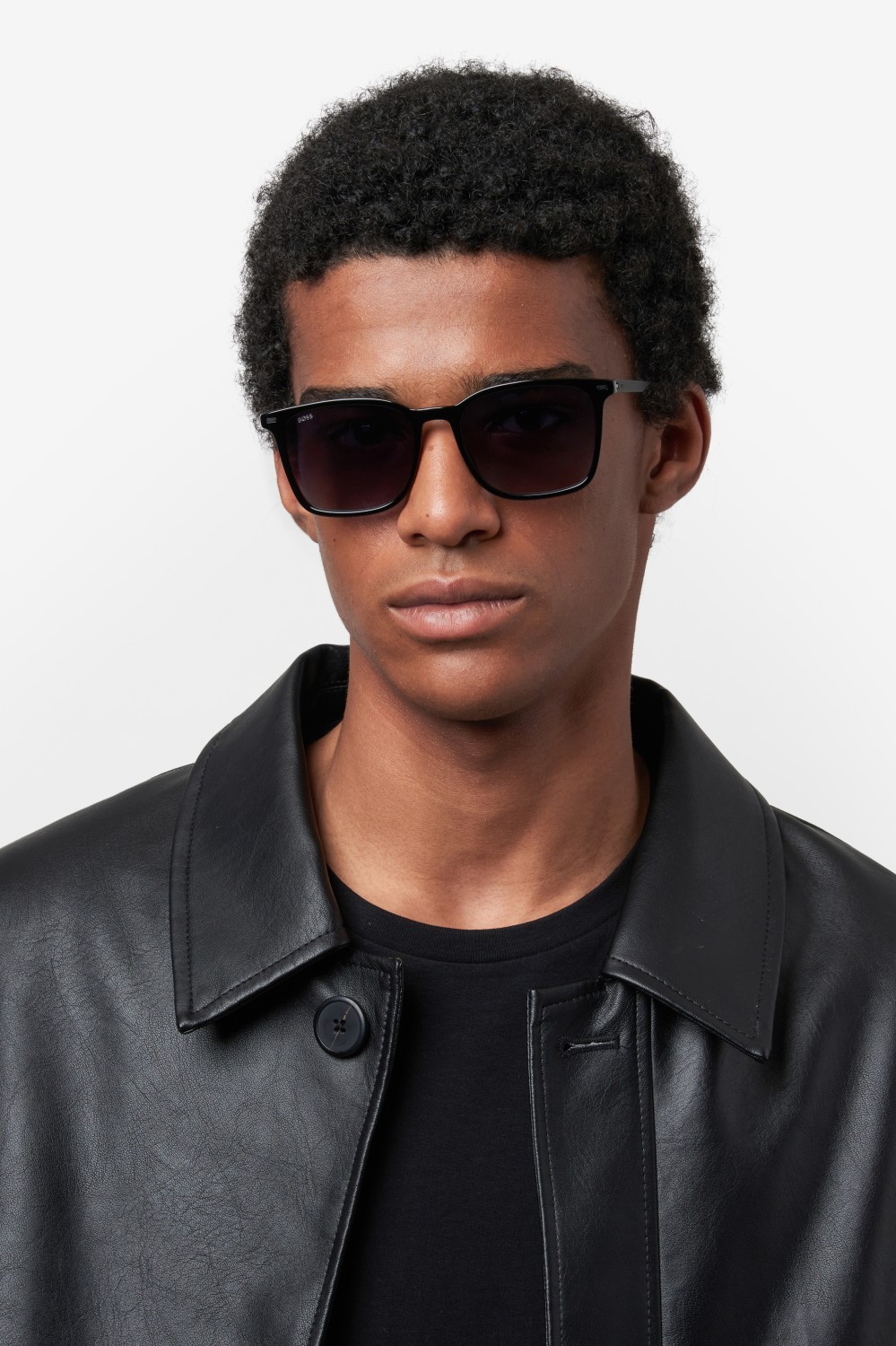 Sonnenbrillen Hugo Boss 1694/S 207406 807 9O farbe black form rechteckig gläser dark grey shaded