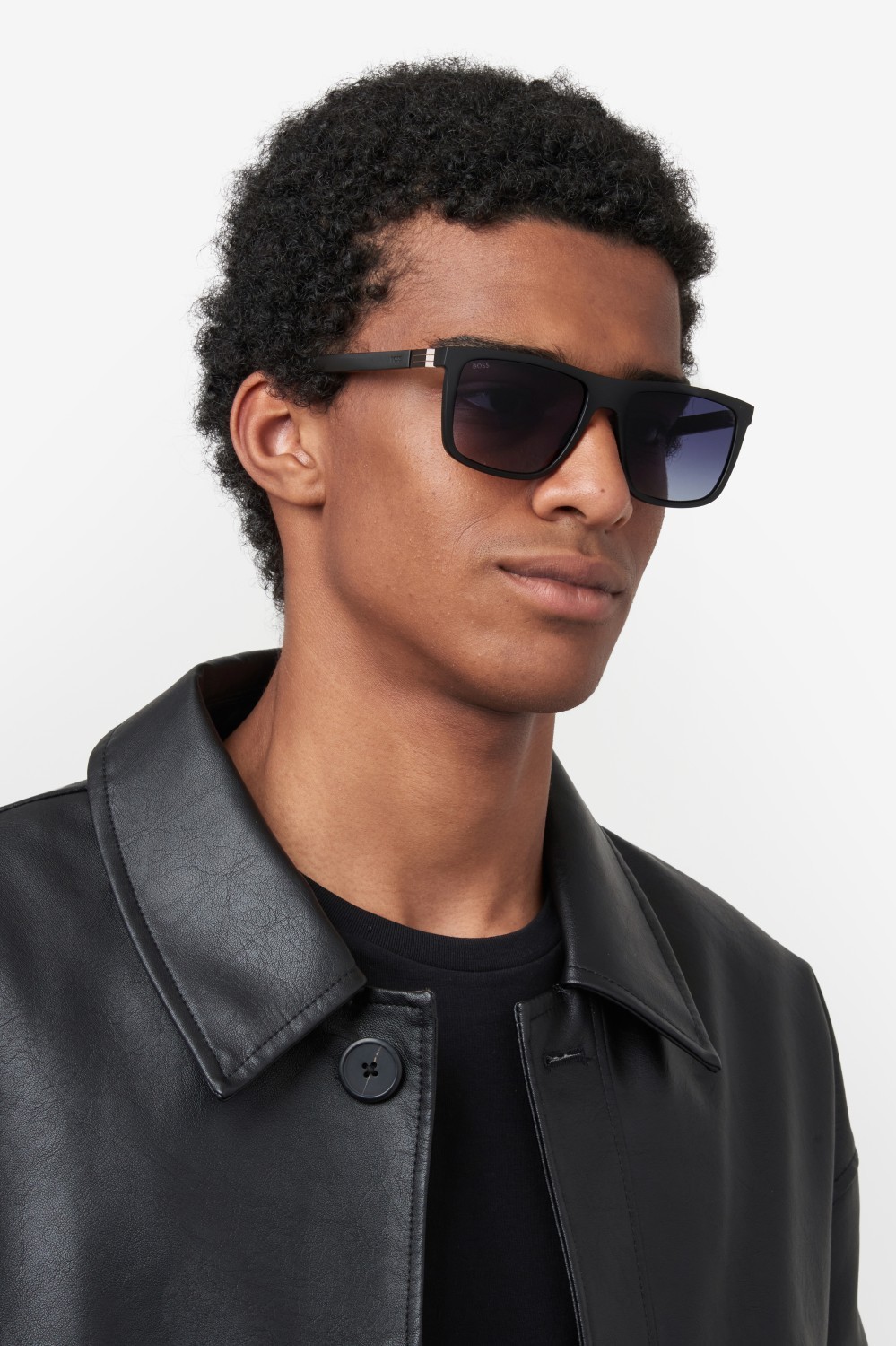 Sunglasses Hugo Boss 1699/S 207407 003 9O color matte black shape rectangle lenses dark grey shaded