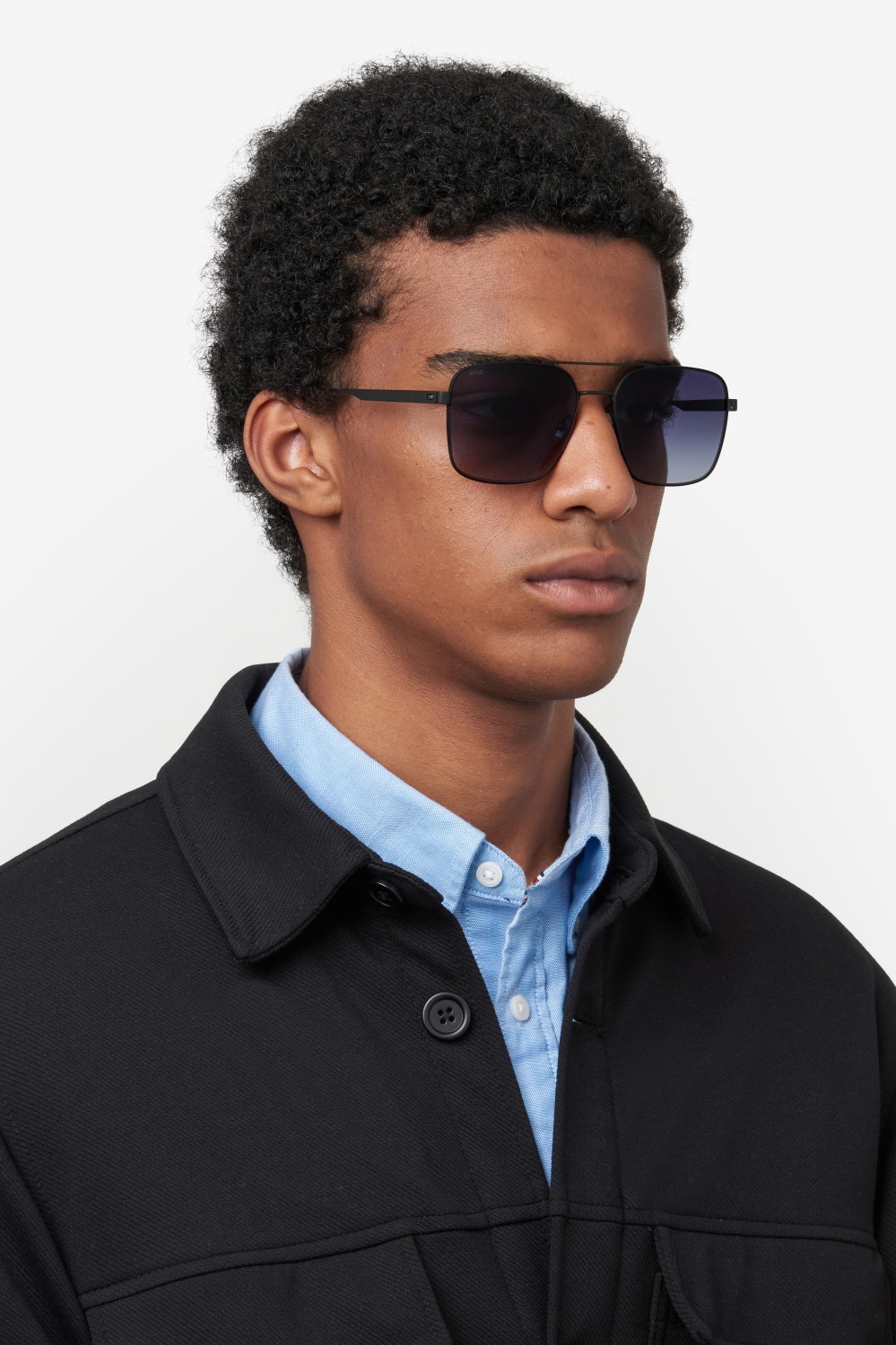 Sonnenbrillen Hugo Boss 1695/S 207408 003 9O farbe matte black form rechteckig gläser dark grey shaded