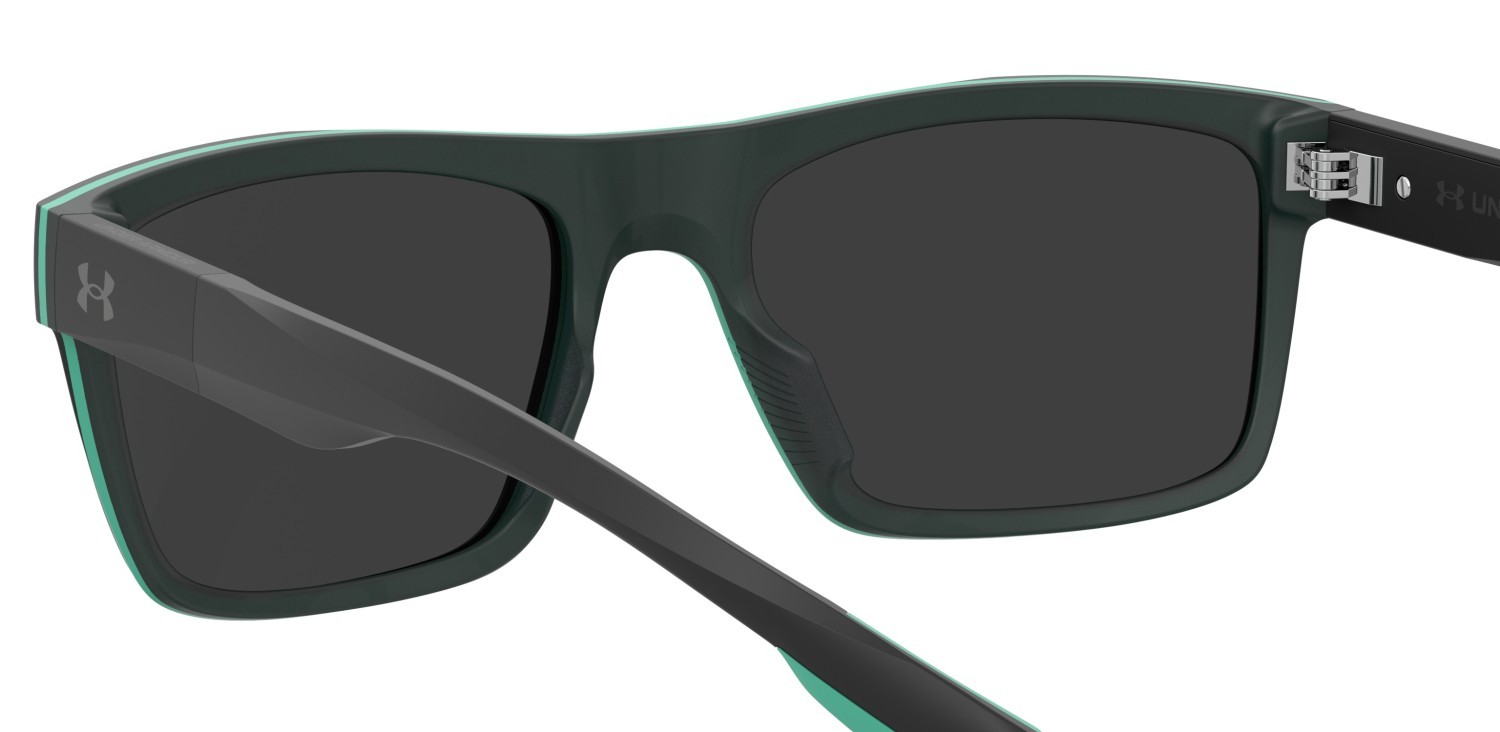 Sonnenbrillen Under Armour Ua Acetech 207714 7ZJ IR farbe black green form rechteckig gläser grey