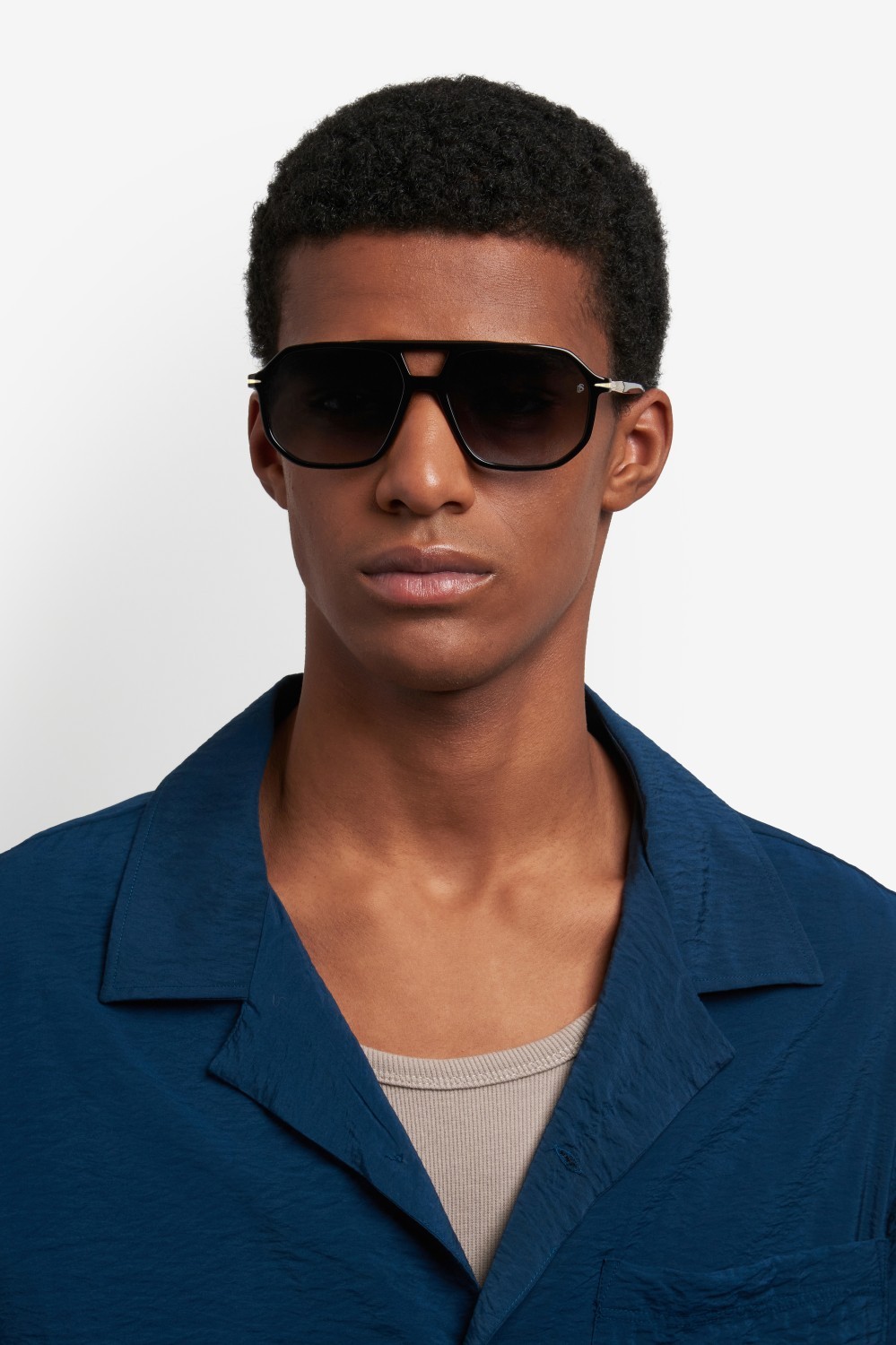 Sonnenbrillen David Beckham Db 1172/S 207747 2M2 9O farbe black gold form navigator gläser dark grey shaded