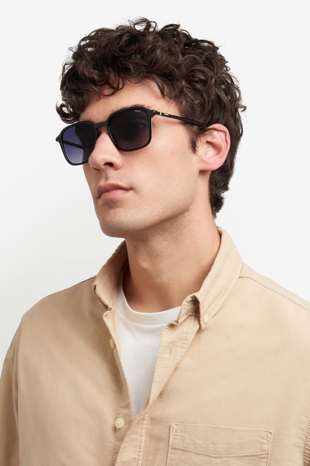 Sunglasses Hugo Hg 1347/S 207978 807 9O color black shape rectangle lenses dark grey shaded