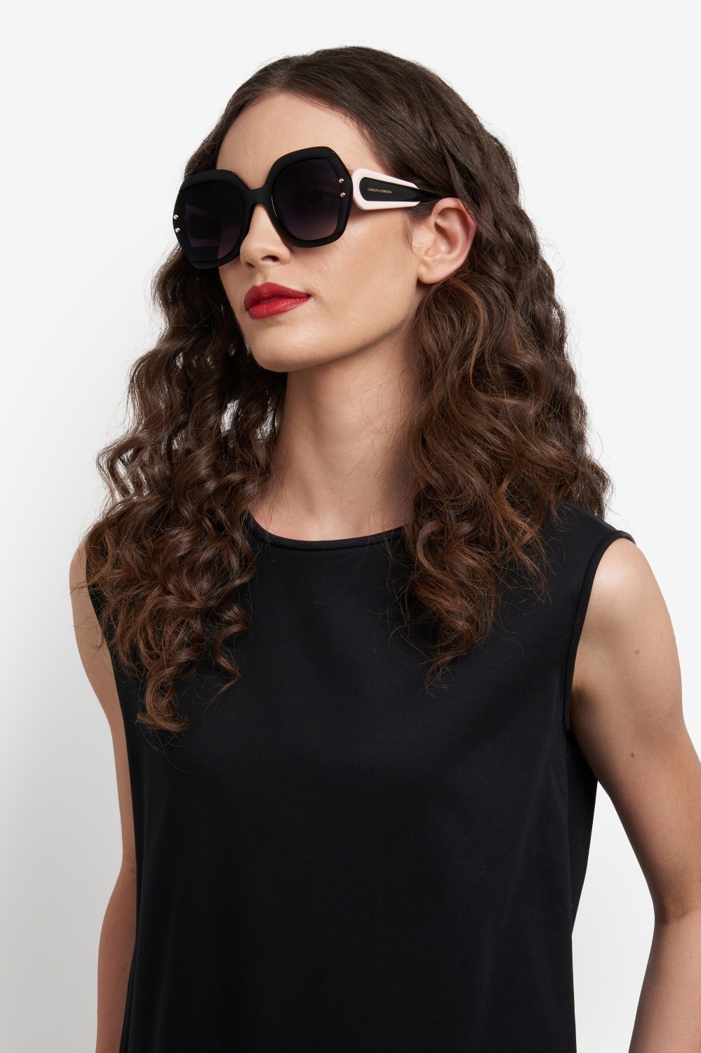 Occhiali da sole Carolina Herrera Her 0314/G 208076 3H2 9O colore black pink forma quadrato lenti dark grey shaded