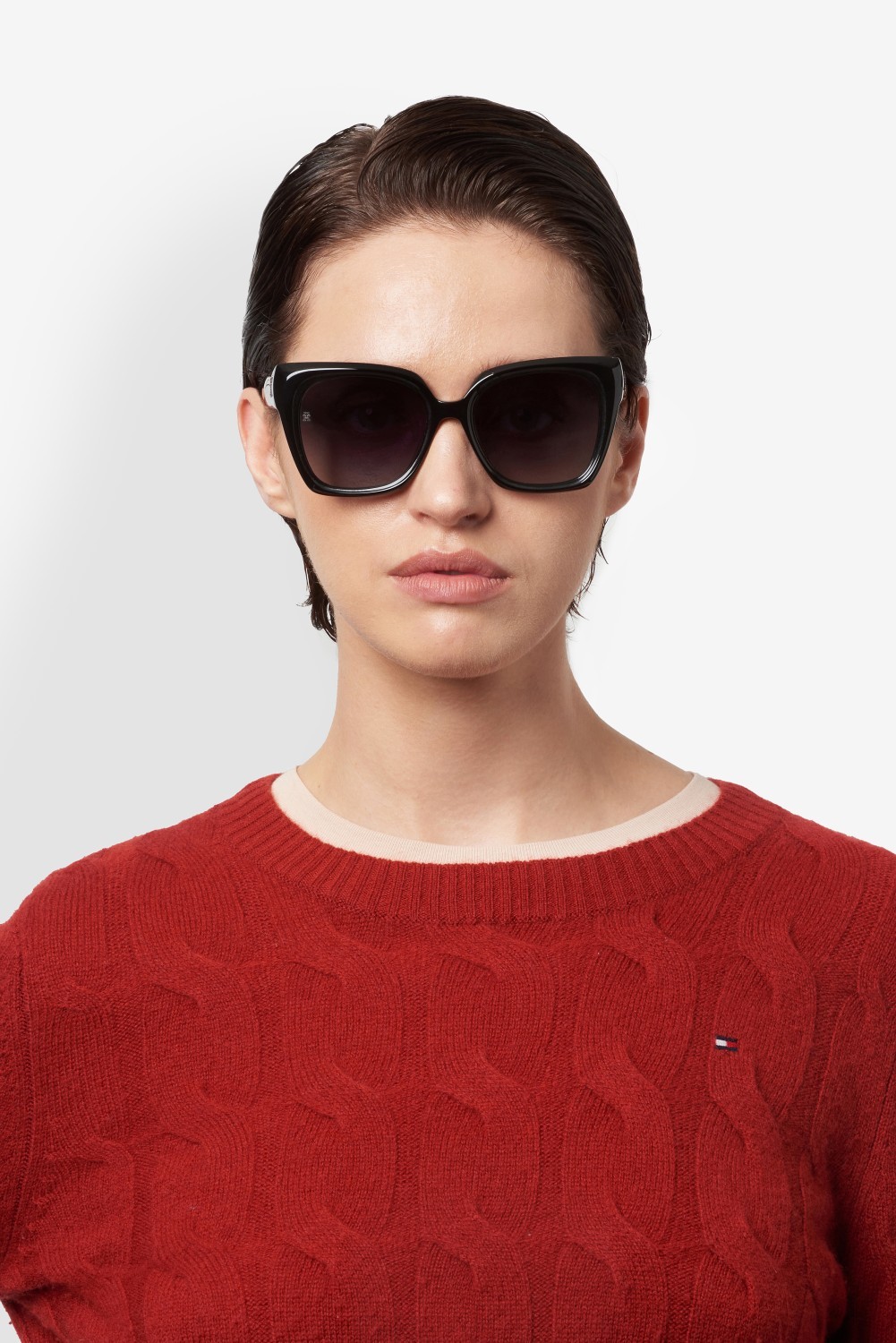 Sunglasses Tommy Hilfiger Th 2285/S 208232 807 9O color black shape butterfly lenses dark grey shaded