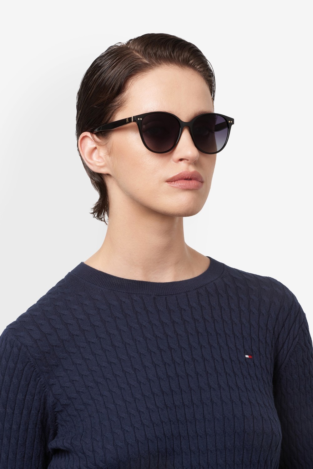 Sunglasses Tommy Hilfiger Th 2289/S 208278 807 9O color black shape pantos lenses dark grey shaded