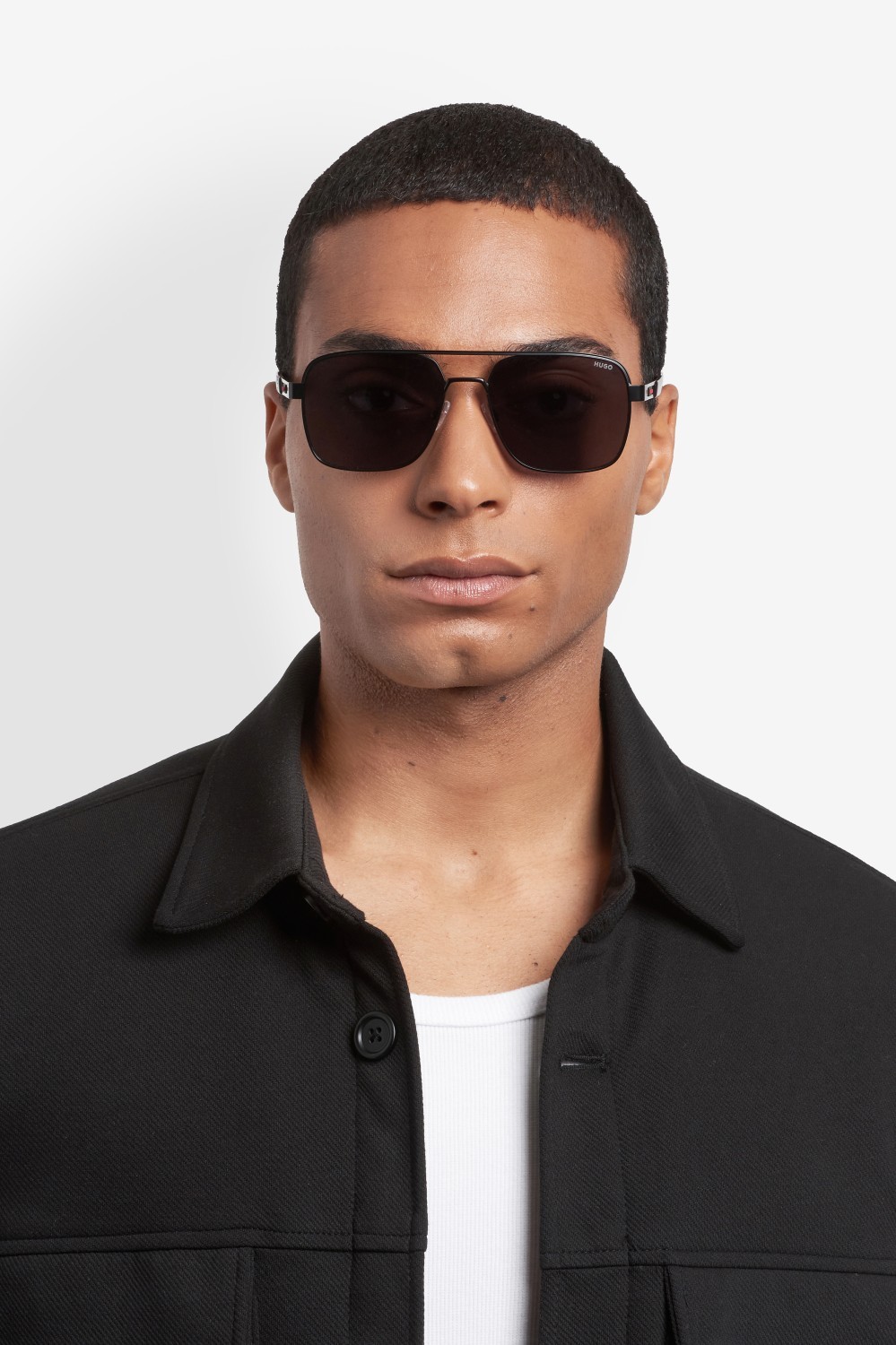 Sunglasses Hugo Hg 1384/S 208386 003 IR color matte black shape square lenses grey