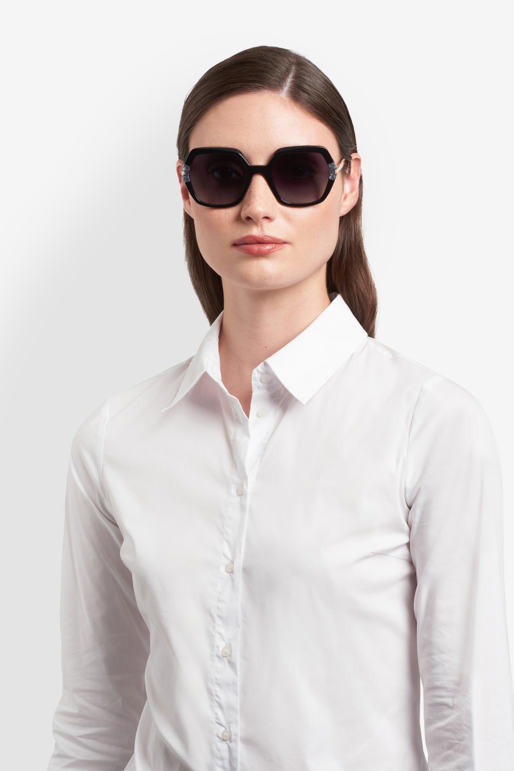 Sunglasses Carolina Herrera Her 0347/S 208407 807 9O color black shape square lenses dark grey shaded