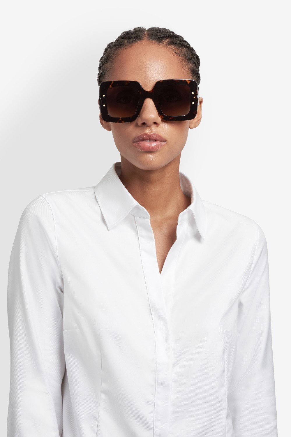 Occhiali da sole Carolina Herrera Her 0322/S 208447 086 HA colore havana forma quadrato lenti brown shaded