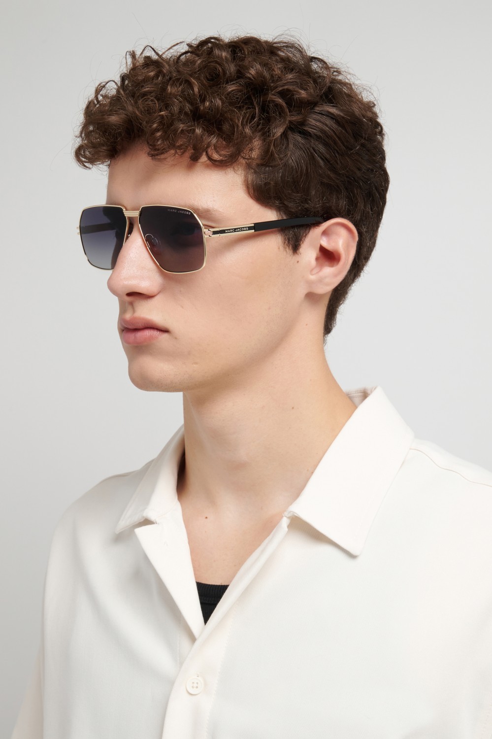Occhiali da sole Marc Jacobs 906/S 208613 RHL 9O colore gold black 2 forma navigator lenti dark grey shaded