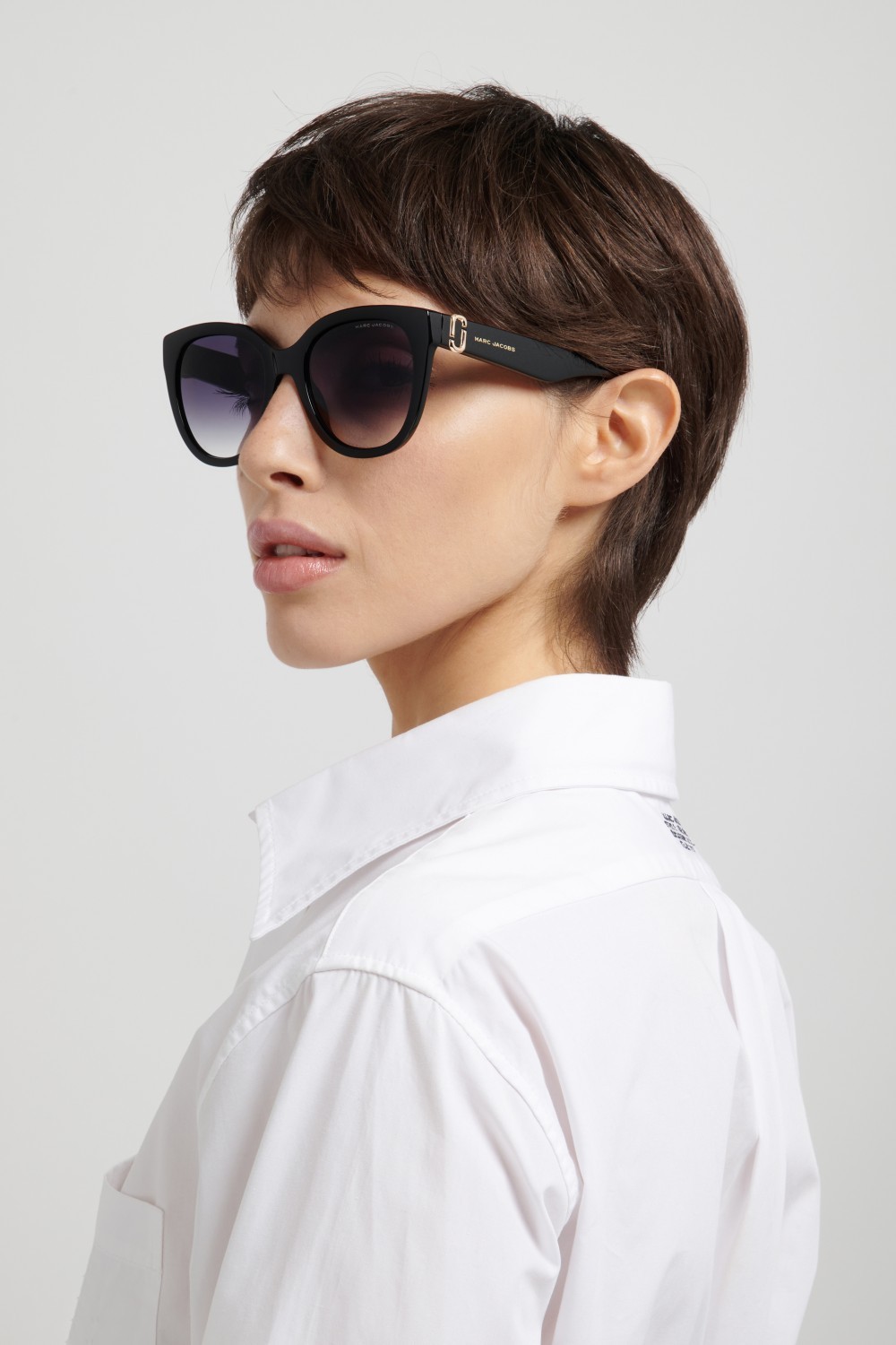 Occhiali da sole Marc Jacobs 885/S 208644 807 9O colore black forma cat eye lenti dark grey shaded