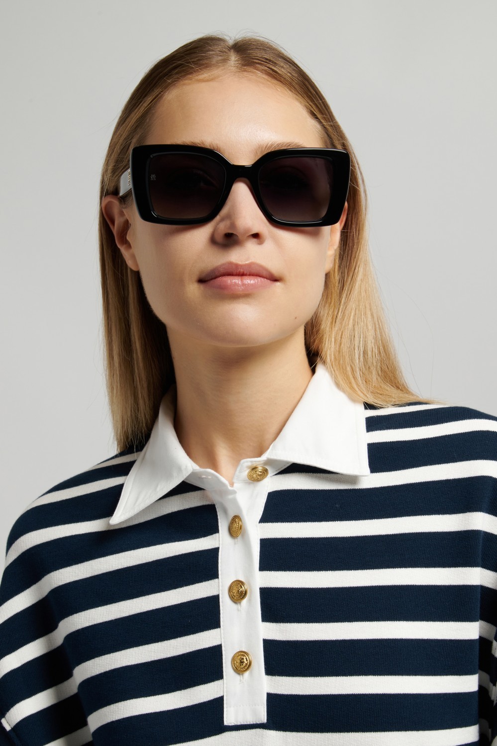 Sunglasses Tommy Hilfiger Th 2341/S 208785 807 9O color black shape butterfly lenses dark grey shaded