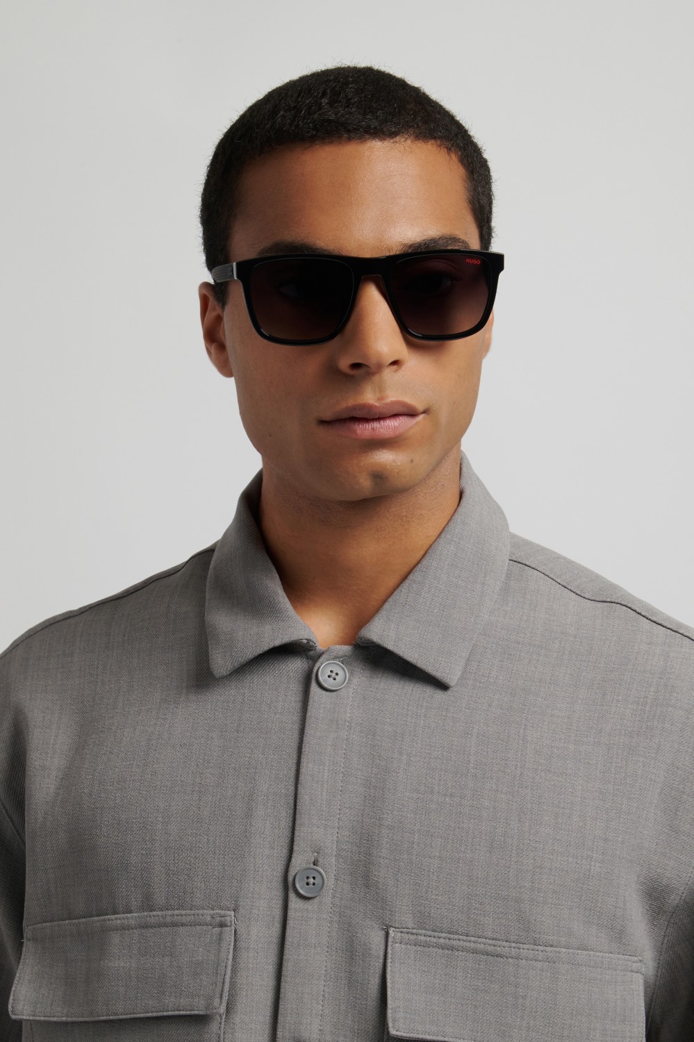 Sunglasses Hugo Hg 1391/G 208794 807 9O color black shape rectangle lenses dark grey shaded